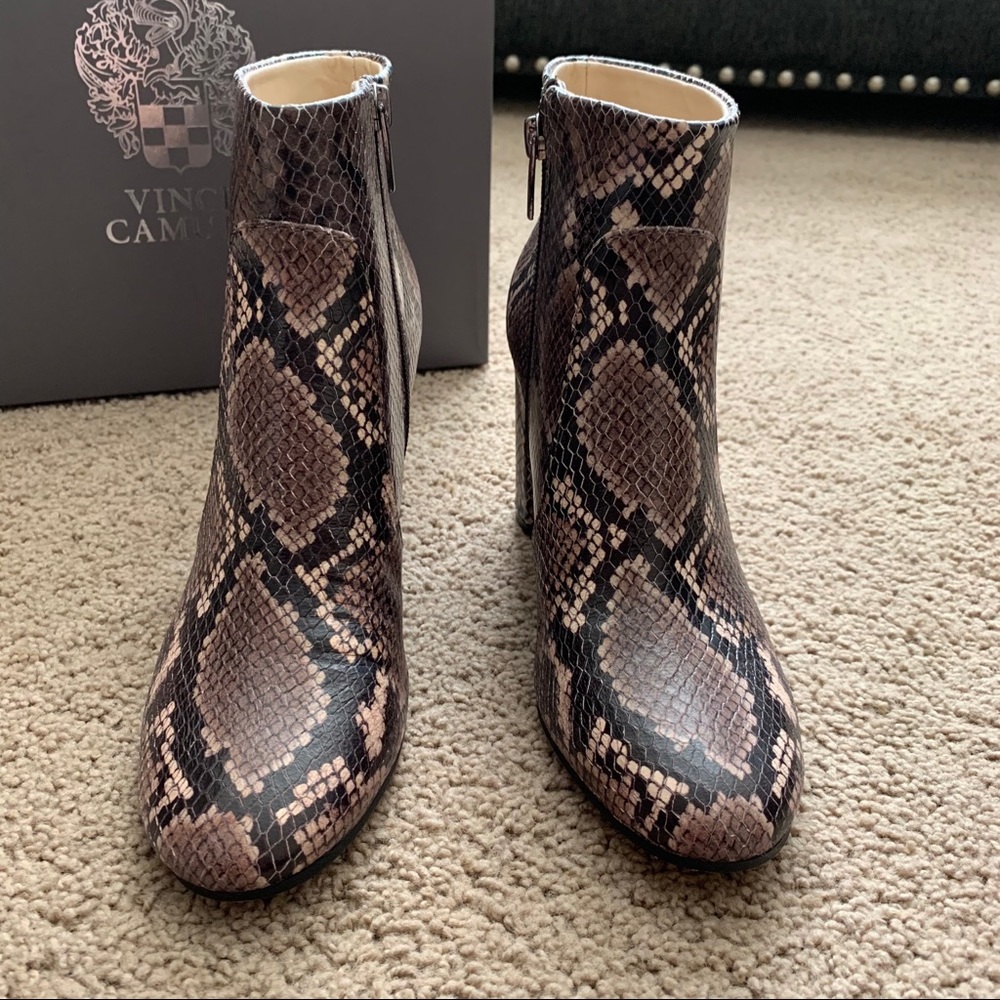 NEW Vince Camuto Taupe Snake Print Leather Bootie - Picture 11 of 14